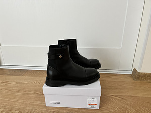 Ботинки женские (3 фото из 3)