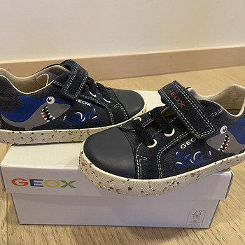Продаются детские кроссовки Geox, размер 25