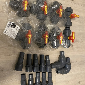 Plastikust triibud, nurgad ja otsad. Plastikust triibud.