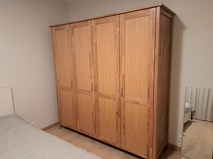 Täispuidust Unolik Lauma riidekapp 4 uksega (1 foto / 1)