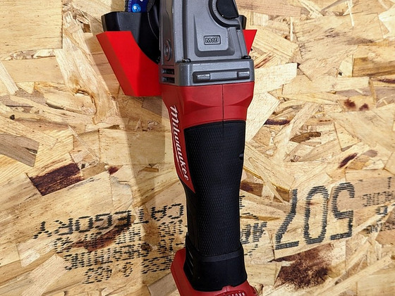 Milwaukee M18 nurklihvija hoidik