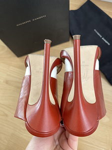 Giuseppe Zanotti (3 фото из 5)