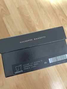 Giuseppe Zanotti (5 фото из 5)