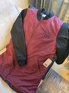Vans Размер куртки L-XL (3 фото из 3)