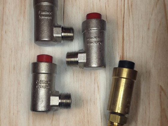 Автоматический воздухоотводчик Flamco Flexvent 1/2"