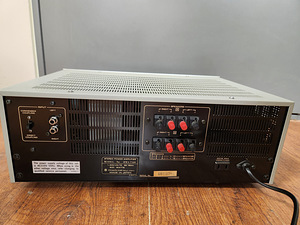 Hitachi HMA-7500 Stereo Power Amplifier (3 фото из 4)