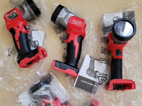 Светодиодный фонарь mILWAUKEE M18 TLED-0