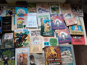 Книги (8 фото из 10)