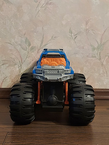 Машина игрушка (1 фото из 5)