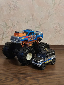 Машина игрушка (2 фото из 5)