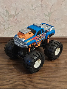 Машина игрушка (3 фото из 5)