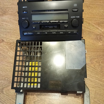 Toyota land cruiser 120 audio i uselitel