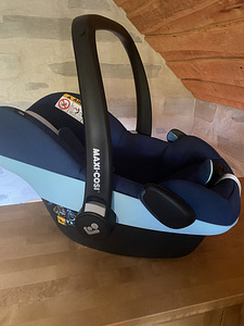 Maxi-Cosi Pebble Pro i-Size turvahäll. (1 foto / 4)