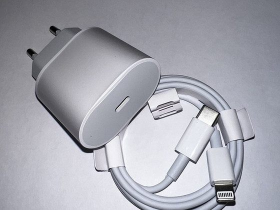 Подзарядка зарядка быстрая iPhone laadija (20w)