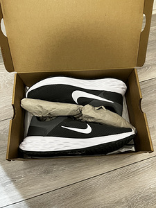 Кроссовки Nike Revolution 6NN (1 фото из 5)