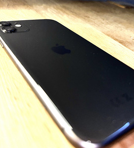 iPhone 11 64 ГБ (1 фото из 3)