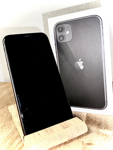iPhone 11 64 ГБ (3 фото из 3)