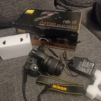 Nikon D3100 + Objektiiv AF-S Nikkor 18-55mm.