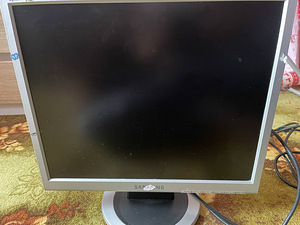 Monitorid ja klaviatuur (3 foto / 5)
