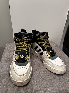 Детские кроссовки Adidas (1 фото из 3)