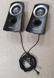 Kõlarid Logitech Z313 (2.1, ehk 2 kõlarit ja subwoofer) (5 foto / 6)