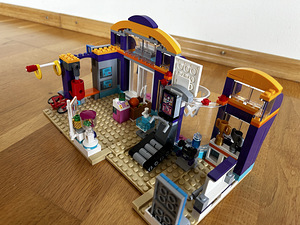 LEGO® Friends Heartlake Sports Center 41312 (5 фото из 8)