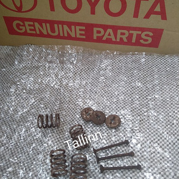 Toyota Land Cruiser 200 4744722010 9050120604 4744930030