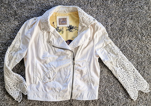 Guess jakk valge pitsiline (1 foto / 3)