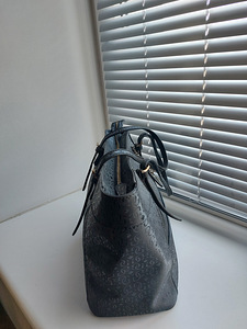 Guess сумку (3 фото из 4)