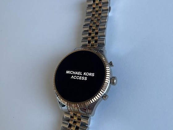 Умные часы Michael Kors