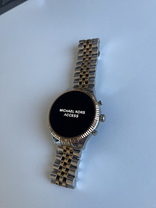 Michael Kors nutikellad (1 foto / 2)