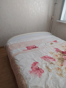 Продаю б/у кровать (1 фото из 2)
