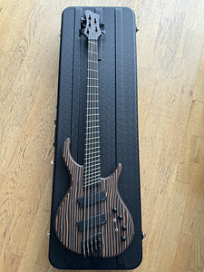 Bass guitar special crafted (4 foto / 5)