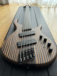 Bass guitar special crafted (5 foto / 5)