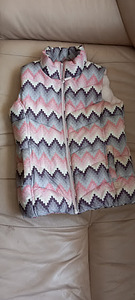 Voodriga vest tüdrukutele vanuses 4-6 aastat (1 foto / 1)