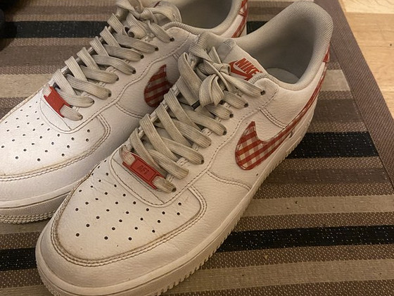 Af1 red swoosh