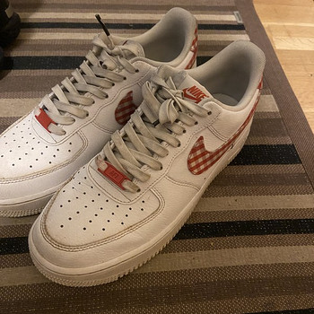 Af1 red swoosh