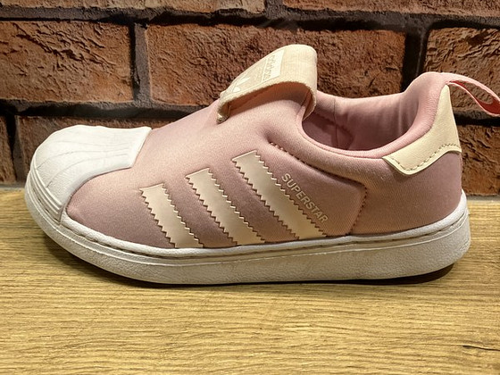 Кроссовки Adidas для детей no 30 на продажу