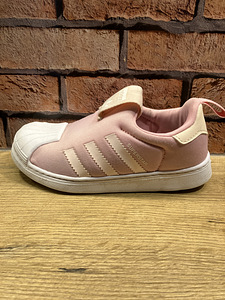 Кроссовки Adidas для детей no 30 на продажу (1 фото из 5)