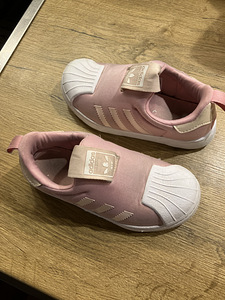 Кроссовки Adidas для детей no 30 на продажу (4 фото из 5)