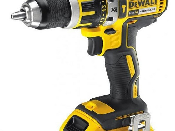 Akutrell DeWalt DCD795 + laadija