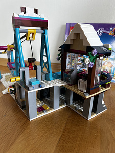 LEGO® Friends Снежный курорт Горнолыжный подъемник 41324 (4 фото из 7)
