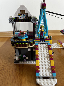 LEGO® Friends Снежный курорт Горнолыжный подъемник 41324 (5 фото из 7)