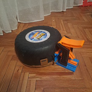 Монстр-траки Hotweels (2 фото из 4)
