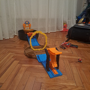 Монстр-траки Hotweels (4 фото из 4)
