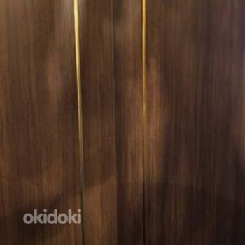 Большой шкаф 182,5х89х56, коричневый, с золотым декором