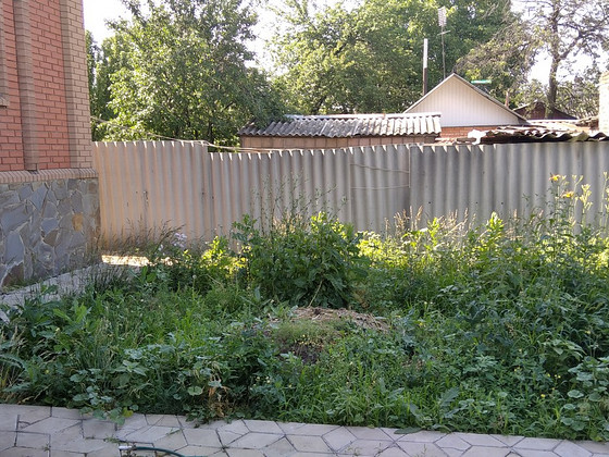 Прибирання городів, ділянок, території у Донецьку