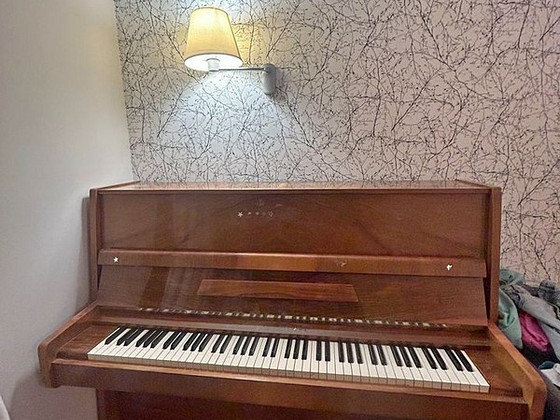 Ilus töökorras austatud klassikaline klaver Riga