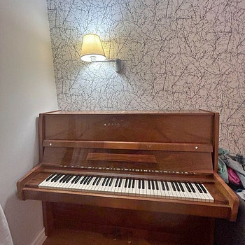 Ilus töökorras austatud klassikaline klaver Riga