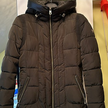 Женская куртка guess